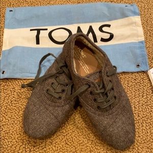 TOMS Lace up shoes New without Box